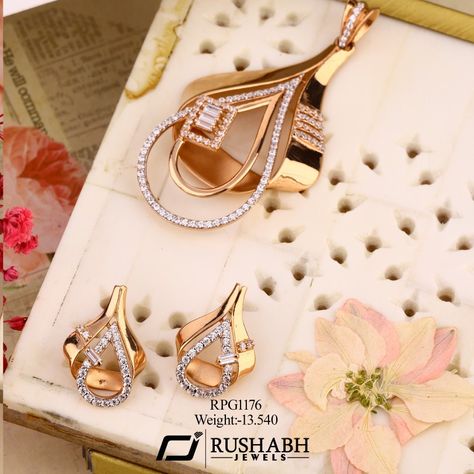 Rose Gold Pendant Set, Gold Jwellary, Gold Lockets, Gold Pendants For Men, Indian Gold Necklace Designs, Gold Pendant Set, Gallery Jewelry, Indian Wedding Jewelry Sets, Diamond Pendent