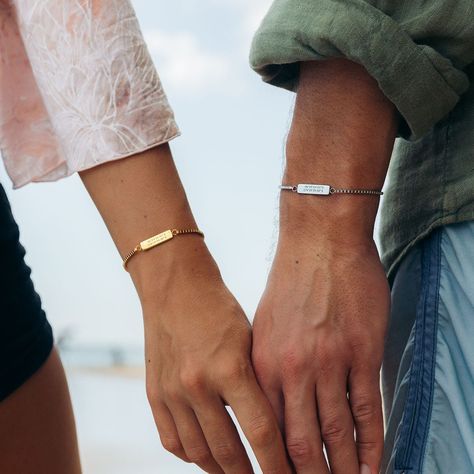 Engraved Gifts For Boyfriend, Homemade Gifts For Boyfriend Anniversary, Engraving Ideas For Him, Engraved Bracelets For Him, Couple Bracelets Gold, Engraving Ideas Jewelry, Couple Friendship Bracelets, Couples Jewelry Bracelets, Bracelet For Boyfriend