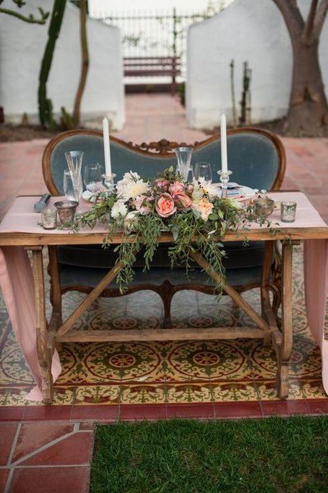 November Wedding Centerpieces, Vintage Sweetheart Table, Photography Greenhouse, Wedding Field, Urban Flora, Wedding Terracotta, Wedding Sweetheart Table Decor, Wedding November, Reception Florals