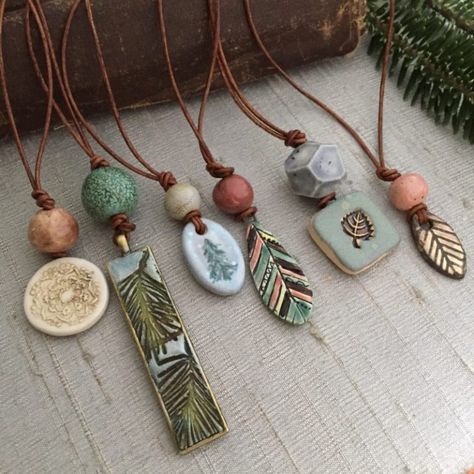 10 Days Of Christmas, Christmas Jewelry Diy, Ceramic Bead Jewelry, Handcrafted Christmas Ornaments, Tanah Liat, Ceramic Necklace, Polymer Clay Jewelry Diy, Clay Ornaments, Clay Jewelry Diy