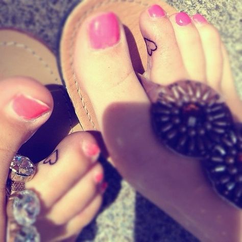 Friendship tattoos. Too cute! Hidden Tattoo Placement, Toe Tattoo, Hidden Tattoo, Matching Tats, Bff Tattoos, 1 Tattoo, Best Friend Tattoos, Tattoos For Daughters, Sister Tattoos