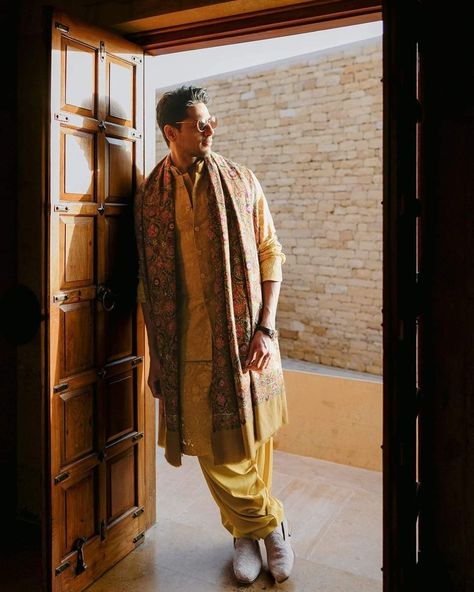 Haldi Ceremony Outfit For Men, Ceremony Outfit, Haldi Ceremony Outfit, Mehndi Outfit, Wedding Kurta For Men, Dapper Grooms, Kurta Pajama Men, Haldi Outfits, Wedding Dresses Men Indian