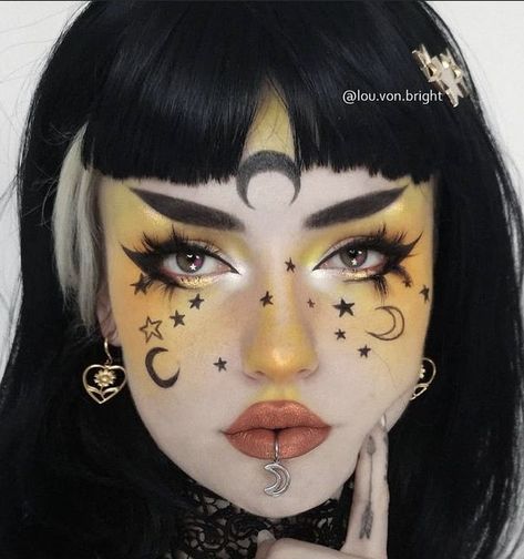 Moon Makeup, Pastel Goth Makeup, Holloween Makeup, Drag Make-up, Yellow Makeup, Bold Makeup Looks, Alt Makeup, Witch Makeup, Face Art Makeup