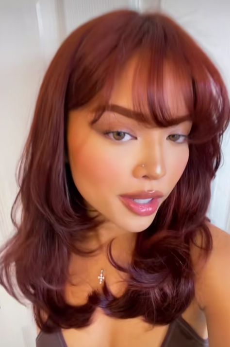 Red Hair With Butterfly Cut, Curtain Bangs With Red Hair, Burgundy Hair Curtain Bangs, Dark Red Hair With Wispy Bangs, Medium Red Hair With Bangs, Dark Ginger Hair On Brown Skin, Short Burgundy Hair With Bangs, Red Short Layered Hair, Red Hair With Bangs And Layers