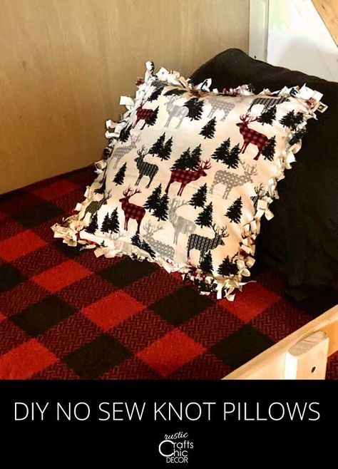 Christmas Pillows Diy, No Sew Pillow Covers, Tie Pillows, Fleece Projects, Rustic Decorating, Fleece Pillow, Make A Tie, Diy Pillow Covers, Pillow Crafts