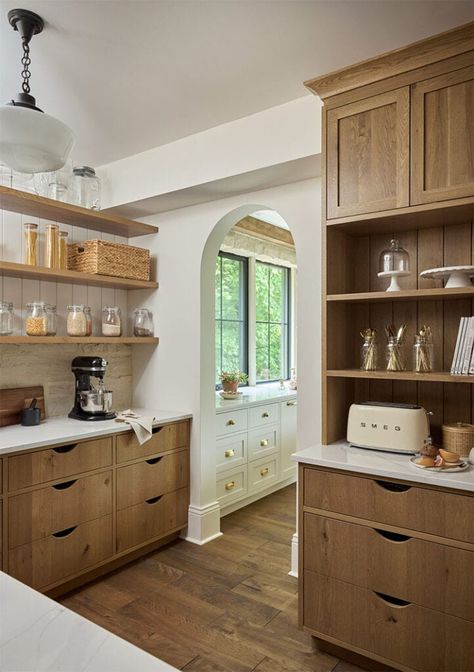 White Kitchen Pantry, Brown Kitchens, White Quartz Countertop, Kitchen Design Trends, Grey Kitchen Cabinets, Scandinavian Kitchen, Butler's Pantry, Kitchen Cabinet Colors, Pantry Design