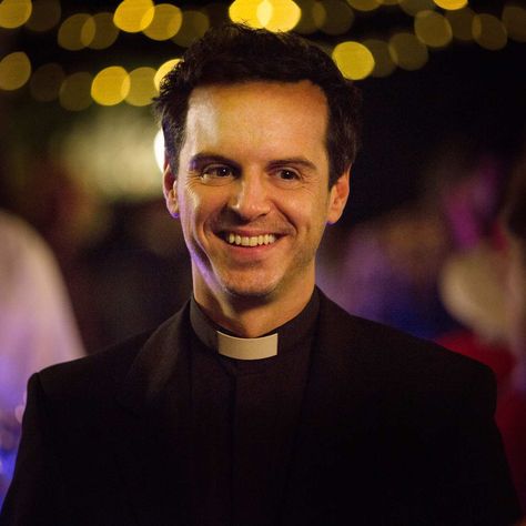 The Hot Priest, Andrew Scott, Amazon Prime Video, Prime Video, Amazon Prime, Popcorn, Pendant