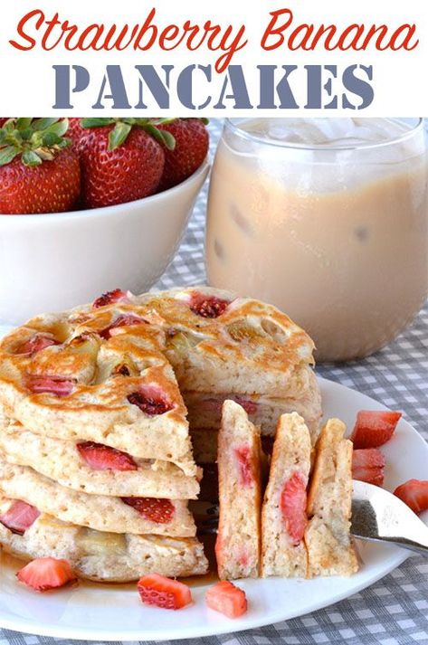 Summer Pancakes, Strawberry Banana Recipes, Filet Mignon Chorizo, Strawberry Banana Pancakes, Fruit Pancakes, Banana Waffles, Strawberry Pancakes, Banana Breakfast, Tasty Pancakes