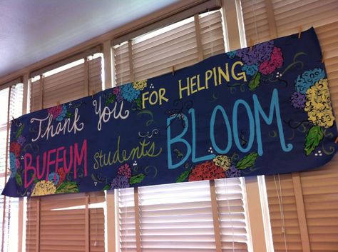 Teacher Appreciation banner. Teacher Appreciation Poster Board Ideas, Teacher Appreciation Sign Ideas, Teacher Appreciation Banner Ideas, Staff Appreciation Poster, Principal Appreciation Poster, Teacher Appreciation Week Decorations, Teacher Appreciation Decor, Teacher Appreciation Banner, Thank You Teachers Banner