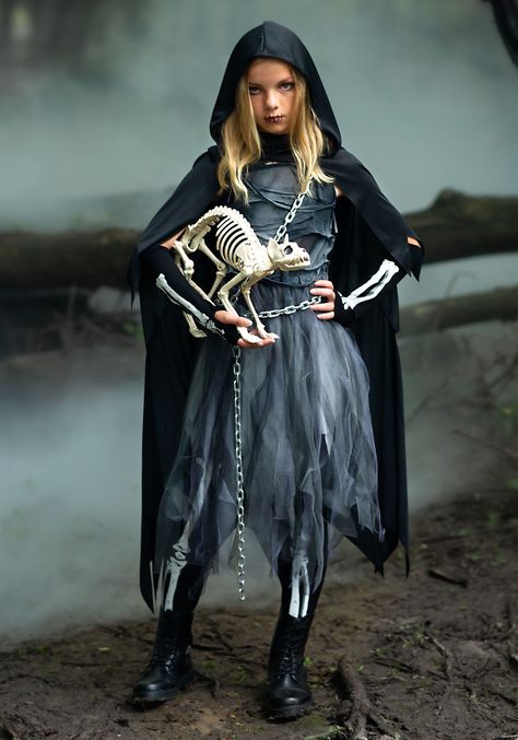 scary tween costumes - Google Search Reaper Outfit, Scary Kids Costumes, Female Grim Reaper, Costumes For Teenage Girl, Grim Reaper Costume, Reaper Costume, Grim Reaper Halloween, Halloween Kids Costumes Girls, Scary Kids