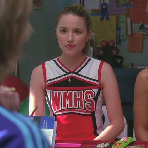 Quinn Fabray Wallpaper, Quin Fabray, Quinn Fabray Aesthetic, Quinn Fabray Icons, Glee Warblers, Sasha Jackson, Quinn Glee, Cheer Movies, Glee Quinn