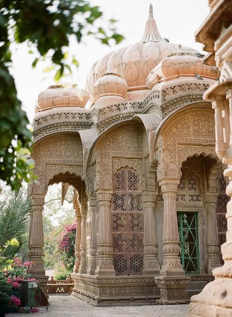 Travel India Beautiful Places, Jaipur Travel, India Architecture, Ancient Indian Architecture, India Photography, Travel India, Cultural Architecture, Indian Architecture, Beautiful Architecture