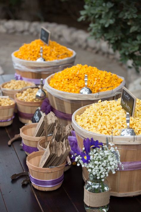 Herb Quiche, Bar For Party, Popcorn Bar Party, Traditional Quiche, Party Food Bars, Potato Crust, About To Pop, Wedding Snacks, Popcorn Bar