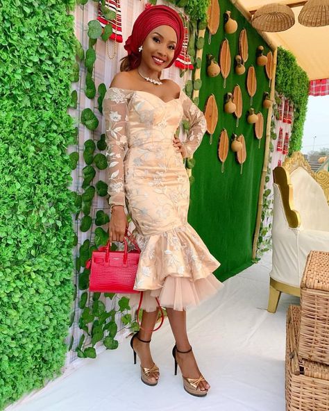 Sunshine @bonang_m 🌻 • • • • • Dress by @villiotifashion Wedding Guest Dress Nigeria, Flare Gown Styles, Aso Ebi Lace Styles, African Wedding Attire, African Lace Styles, Lace Gown Styles, Gaun Fashion, African Print Dress Designs, Lace Dress Styles