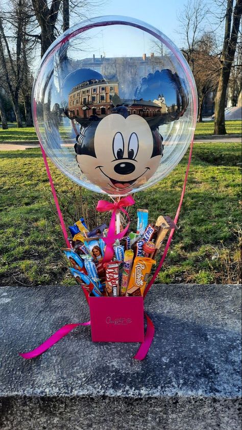 Balloon Birthday Gift Ideas, Stuffed Balloon Ideas Gifts Diy, Bobo Balloons Ideas, Bobo Balloon, Minnie Mouse Birthday Party Decorations, Balloon Basket, Balloon Bouquet Diy, Candy Bouquet Diy, Diy Gifts For Dad