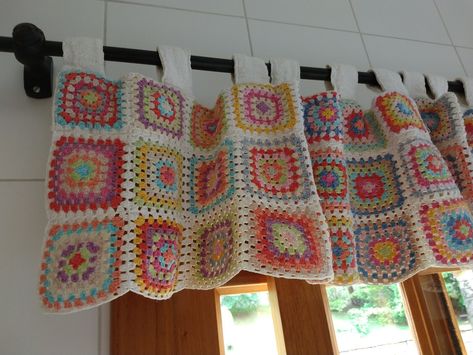 Crochet Granny Square Curtain, Granny Square Valance, Crochet Curtains Pattern, Tie Backs For Curtains, Crocheting Tips, Yarn Projects Crochet, Curtains Pattern, Crochet Curtain Pattern, Crochet Tie