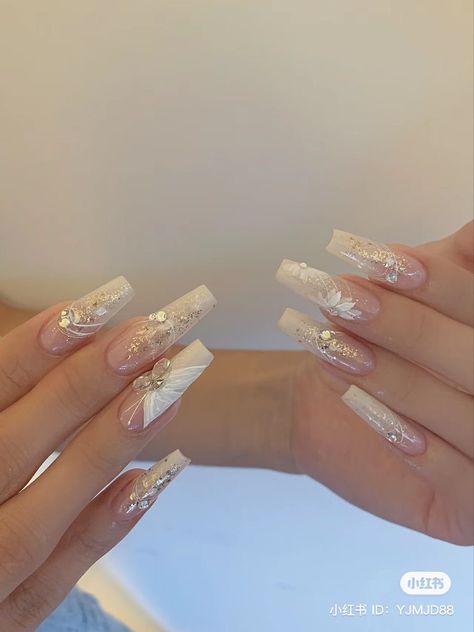 White Chinese Nails, Chinese Wedding Nails, Nail China Style, Vietnamese Nails, White Douyin Nails, Chinese Nails Designs, Chinese Nails, Long Almond Nails, Minimal Nails Art