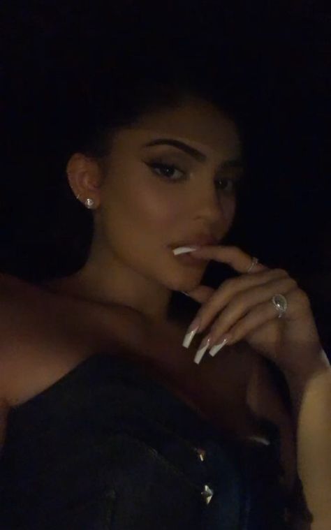 King Kylie Nails, Kylie Selfie, King Kylie Makeup, Kylie Jenner Blonde Hair, Kylie Jenner Mirror, Kim Kardashian Nails, Kylie Jenner Snapchat, Rihanna Video, Kylie Jenner Street Style