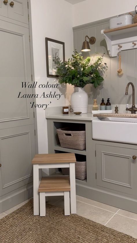 Morning 👋🏻Another room, I’m frequently asked, which paint colours we’ve used in this utility/boot room. Walls @lauraashleyuk ‘Ivory’ Panelling & Cabinetry @farrowandball ‘Hardwick White Hardware & wall lights @jimlawrencemade Faux stems @neptunehomeofficial Rug @thewhitecompany Have a lovely Wednesday ☀️xx #interiordecor #homedecorideas #colour #homestyling #homedecoration #neutralstyle #neutralshades #decorideas #explore #rusticinteriordecor #neutrals #paint #panelling #farrowandball #nept Utility Colour Schemes, Utility Room Wall Lights, Panelling Utility Room, Green Utility Room Ideas, Utility Decor Ideas, Utility Room Panelling, Neutral Utility Room, Olive Green Utility Room, Neptune Utility Room