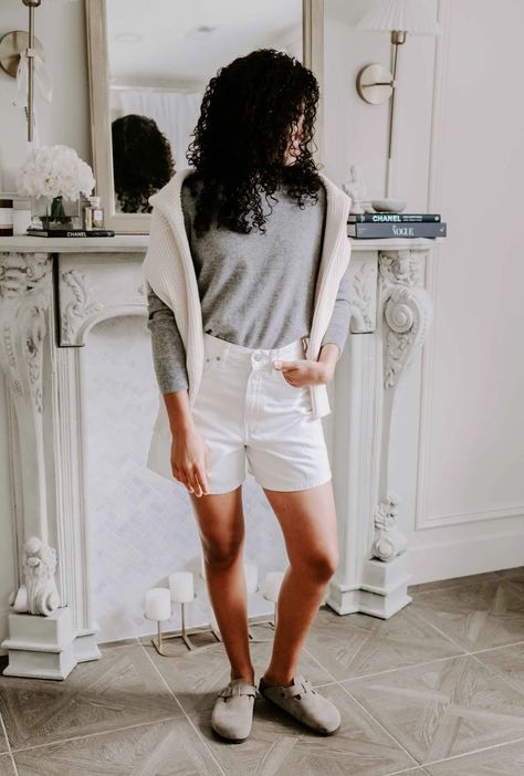 cashmere sweater and shorts outfit Casual Outfits With Shorts, Casual Chic Fall Outfits, Casual Chic Fall, Outfits With Shorts, Dinner Outfit Casual, My Chic Obsession, Fall Casual Outfits, Winter Outfits Casual, Summer Outfits Casual