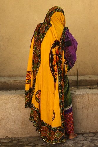 Desert Dreamer, Oman Women, Sultanate Of Oman, Niqab Fashion, Splash Photography, Historical Buildings, Turkish Beauty, Historical Clothing, Oman