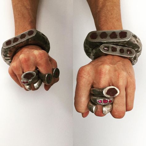 Rubies& Garnets Combo- #elup4 #armorancientrings #armorancientbracelets #rubies #garnet Freeform Ring, Unusual Jewelry, Hand Jewelry, Contemporary Jewellery, Jewelry Inspo, Artistic Jewelry, Modern Jewelry, Statement Jewelry, Jewelry Art