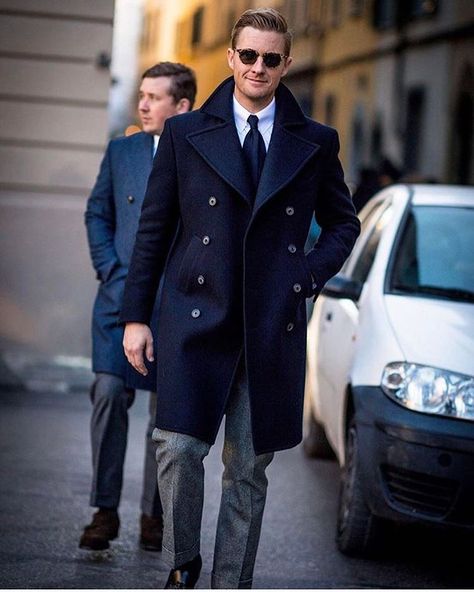 Men Suits Modern, Men Suits Prom, Ceramic Business, Pitti Uomo Street Style, Fresh Cuts, Mens Fashion Coat, Navy Pea Coat, Mens Fashion Vintage, Mens Overcoat