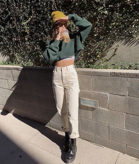 Beanie Outfit, Millennials Fashion, Stil Boho, Look Retro, Emma Chamberlain, Fashion Trends Winter, Winter Mode, Look Vintage, 가을 패션