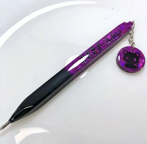 Mechanic Pencil, Resin Pens, Resin Pen, Gold Flakes, Jewerly Diy, Craft Items, Resin Crafts, Resin Art, Purple And Black