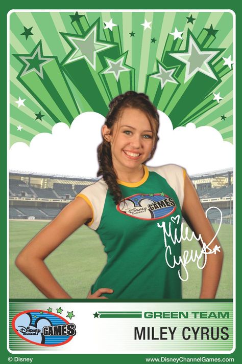 #mileycyrus #2007 Miley Cyrus Disney, Disney Channel Games, Hannah Miley, Disney Wear, Old Disney Channel, Miley Stewart, Gloria Trevi, Disney Channel Shows, Disney Games