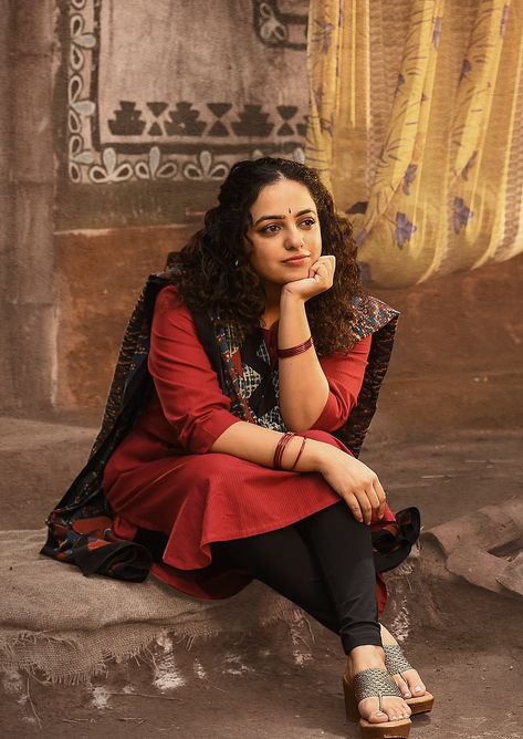 Nayak Movie, Bheemla Nayak, Nitya Menon, Actor Photo, Love Photography, Google Images, Image Search, Slip Dress, Saree