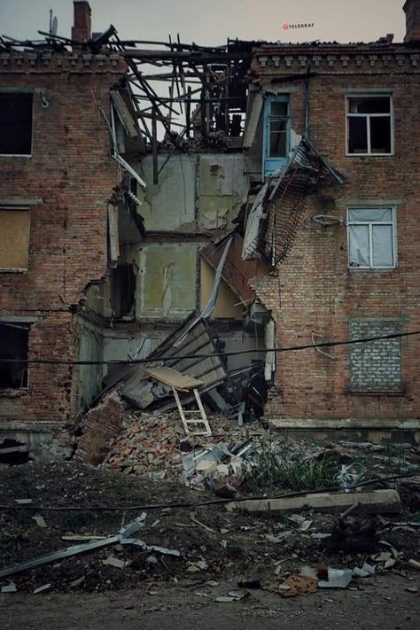 Building Falling Down, Destroyed City Aesthetic, Crumbled Building, Fallen Building, Falling From Building, Run Down Buildings, Bombed City, Dilapidated Buildings, Collapsed Building