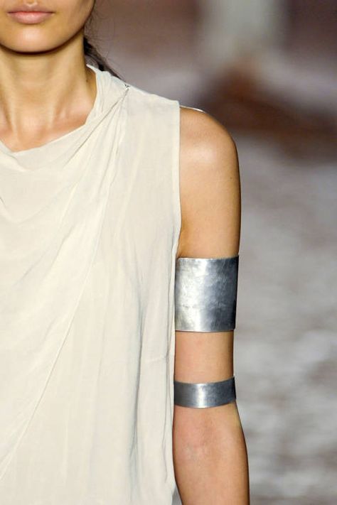 Wouldn't it be sweet if these arm cuffs fit average sized arms and not wrist sized models arms Silver Arm Cuff, Arm Jewelry, Arm Cuff, Arm Candy, Fashion Details, Fashion Week Spring, New York Fashion, Silver Bracelets, Jewelry Inspiration