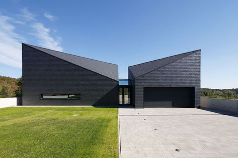 house in krostoszowice: rsrobert skiteks bold creation in silesia poland Wooden Terrace, House Built, House And Home Magazine, Architecture Firm, Contemporary Architecture, Container House, Contemporary Interior, Modern Architecture, Contemporary House