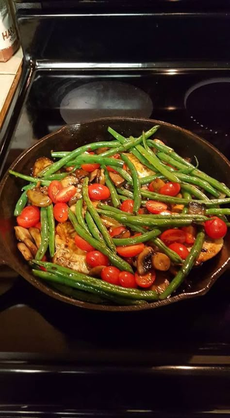 Chicken Green Beans Tomatoes, One Pan Balsamic Chicken, Green Beans Tomatoes, Main Dinner Dishes, Honey Balsamic Chicken, Balsamic Chicken Recipes, Chicken Breast Tenderloins, Chicken Green Beans, Clean Eating Recipes For Dinner