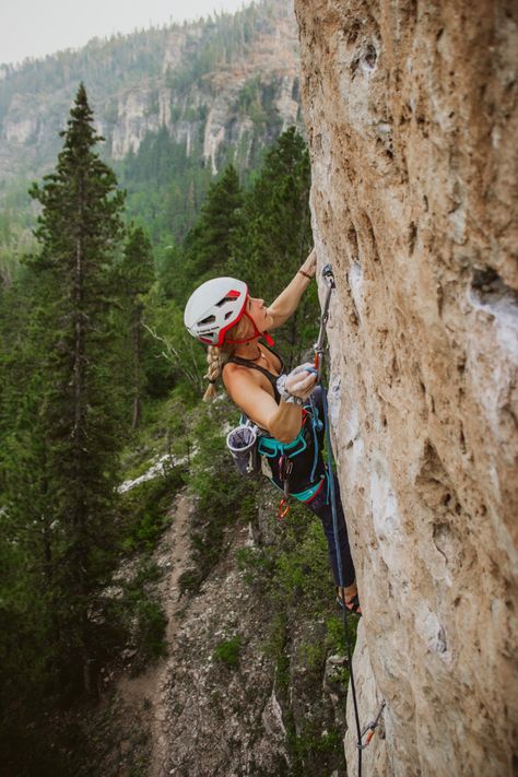 Extreme Sports Aesthetic, Escalade Aesthetic, Climber Aesthetic, Spencer Core, Bouldering Women, Rock Climbing Aesthetic, Climbing Aesthetic, Climbing Magazine, Rock Climbing Photography