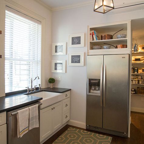 The homeowners weren't happy with an ordinary wall over-the-refrigerator cabinet, because they felt it would not adequately balance the beautiful range-wall on the opposite end of the room. Designer A.J. wisely suggested putting open shelving above the refrigerator to tie in with the open shelving already planned for the adjacent sink wall. Shelves Above Refrigerator, Above Refrigerator Ideas, Space Above Refrigerator, Townhouse Makeover, Above Refrigerator, Above Fridge, Refrigerator Ideas, Paint Cabinets White, Refrigerator Cabinet