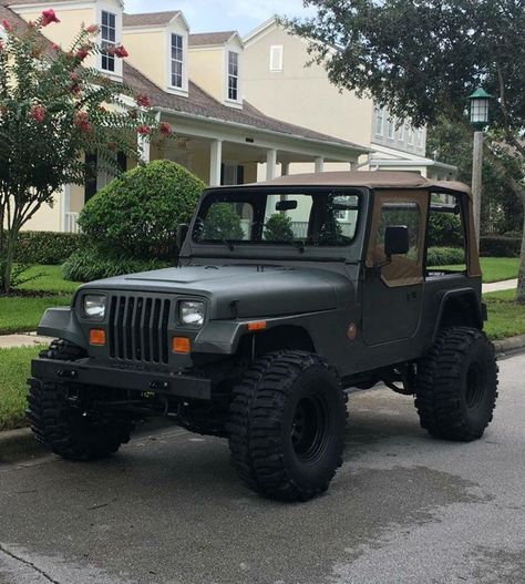 90s Jeep, Yj Jeep Wrangler, Wrangler Camping, Jeep Wrangler 1995, Jeep Wrangler Camping, Camping Jeep, Green Jeep Wrangler, Jeep Wranger, 2 Door Jeep