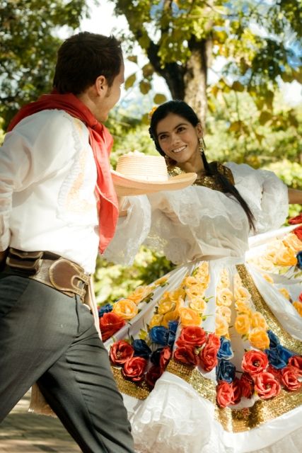 bambuco Colombian Culture, Ballet Folklorico, Isadora Duncan, Colombia South America, Colombia Travel, Shall We Dance, Traditional Dance, Traditional Mexican, Folk Dance