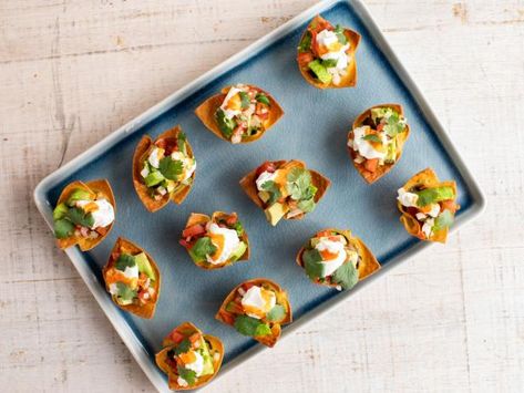 Get Wonton Taco Cups Recipe from Food Network Pioneer Woman Appetizer, Pioneer Woman Appetizers, Wonton Taco Cups, Taco Cups Recipe, Wonton Tacos, Taco Cups, Wonton Cups, Won Ton, Pioneer Woman Recipes