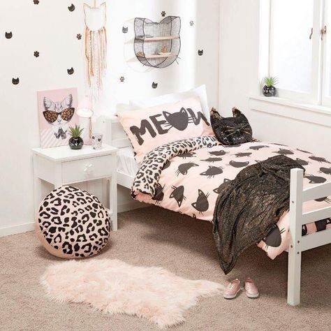 Cat Themed Room Decor, Cat Room Decor Girls Bedroom, Cat Themed Bedroom Girl Rooms, Cat Bedroom Theme, Cat Themed Bedroom Ideas, Girls Cat Bedroom Ideas, Cat Theme Bedroom, Cat Bedroom Ideas Kids, Cat Bedroom Decor