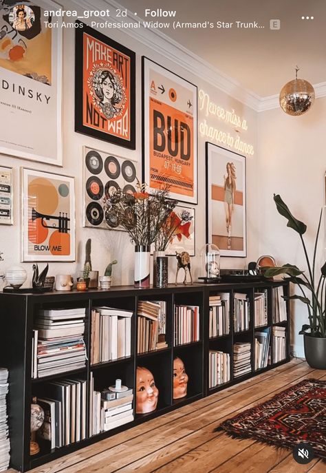 Eclectic Gallery Wall, Gallery Wall Inspiration, Home Decor Modern, Apartment Decor Inspiration, Living Room Colors, Inspiration Wall, Eclectic Home, Book Shelf, Decoration Design