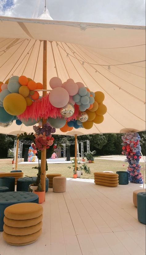 Cochella Theme First Birthday, Coachella Decorations Parties, Coachella Centerpieces, Coachella Balloons, Ibiza Themed Party Ideas, Babychella 1st Birthdays, Cochella Party Theme Decor, Coachella Decorations, Coachella Deco