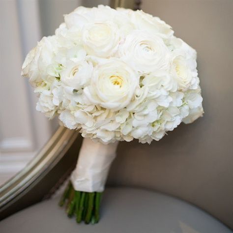 Classic White Hydrangea bouquet with ranunculus and roses- See more wedding bouquets on B. Lovely Events Bouquet With Ranunculus, Bouquet Tips, White Hydrangea Bouquet, Hydrangea Bouquets, Hydrangea Bridal Bouquet, Classic Bouquet, Ivory Bridal Bouquet, Hydrangea Bouquet Wedding, Hydrangea Wedding