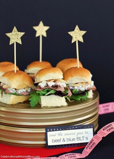 We love easy Oscar party food ideas, like these Roast Beef and Blue Cheese (or any kind of cheese) sliders. Just add little star toppers and poof! Your table is red carpet ready. | Celebrations at Home Oscar Party Food, Party Appetizer Recipes, Deco Cinema, Oscars Party Ideas, Cinema Party, Cheese Burgers, Cheese Table, Hollywood Birthday, Cheese Sliders