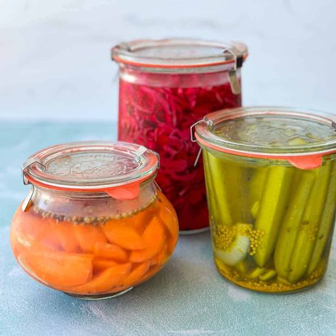 Middle Eastern Quick Pickles (Cucumber, Cabbage and Carrot) Diy Cucumber Pickles, Pickling Vegetables, Quick Pickle Recipe, Cucumber Pickles, Cabbage And Carrots, Quick Pickles, Staple Foods, Beef Kebabs, Pickles Recipe