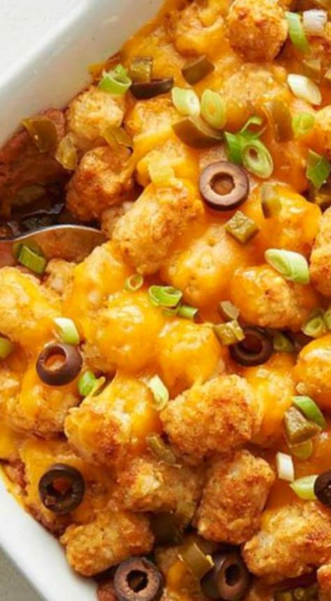 Totcho Casserole ~ Tater Tots™ potatoes meet nachos in this fun, crowd-pleasing casserole! Casserole Tater Tots, Yummy Casserole Recipes, Main Dish Casseroles, Diner Recipes, Yummy Casseroles, Comfy Lounge, Tater Tots, Potatoe Salad Recipe, Easy Casserole