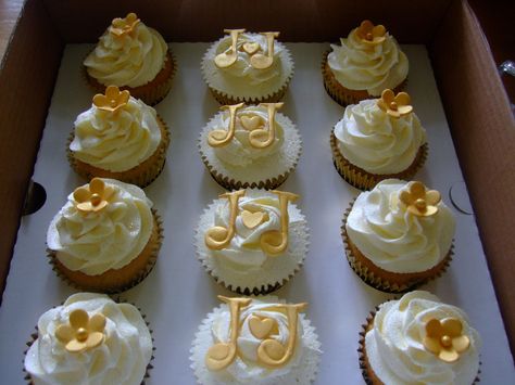 Anniversary Cupcake Ideas, 50th Cupcakes, Golden Cupcakes, Wedding Anniversary Cupcakes, Ideas For 50th Wedding Anniversary, Cupcakes Pictures, Golden Wedding Cake, New Cake Ideas, Anniversary Cupcakes