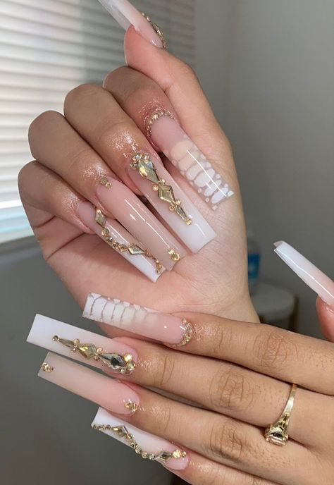 Gold And Clear Nails, Xxl Nails, Nail Crystals, Rhinestones Nails, Big Diamonds, Hand Decor, Nail Gems, Purple Acrylic Nails, Swarovski Nails