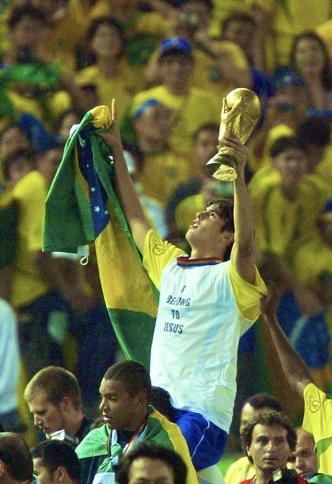 Brazilian Soccer Players, Brazil Wallpaper, Football Brazil, Football World Cup 2022, Ricardo Kaka, Soccer Backgrounds, Brazil Team, Brazil Football Team, Single Video